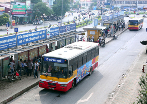 Hà Nội: Lo ngại tính khả thi của đề án đưa đón học sinh bằng xe buýt